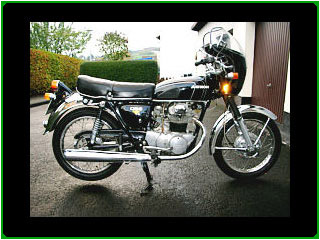 Honda CB 350 K, klein, stark, schwarz, l&auml;uft jetzt als klassische Rennmaschine!